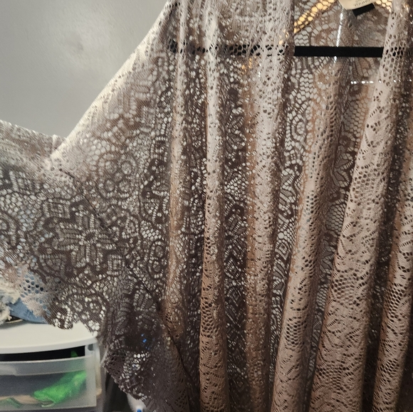 5/ $20 Mix & Match - Grey lace kimono wrap one size fits 1x to 3x - Picture 5 of 7